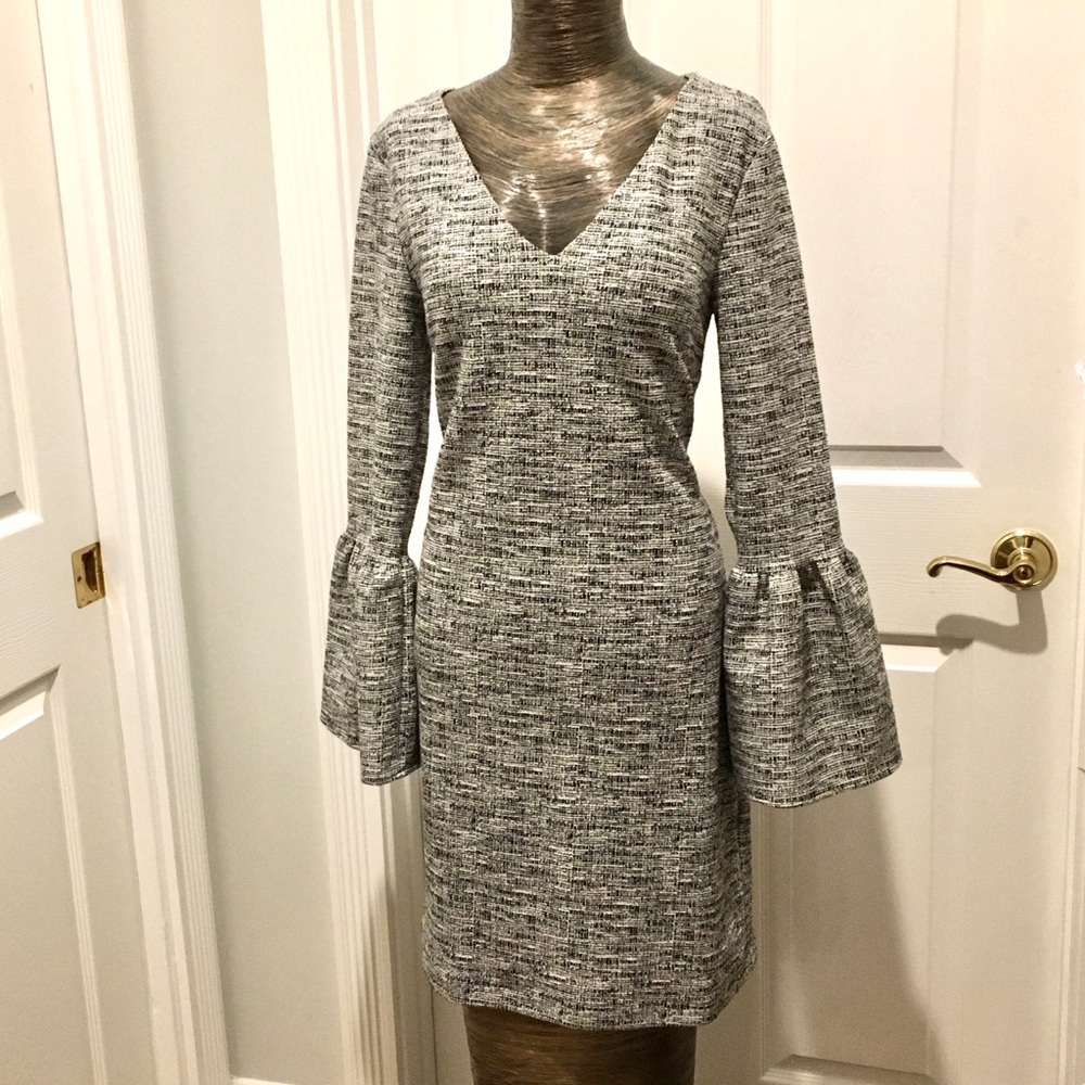 Banana republic bell sleeve v neck dress size S